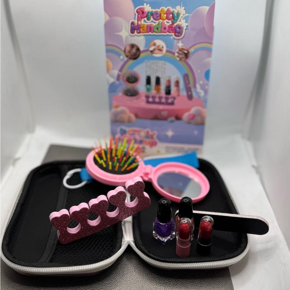 💸 5 for $50 Lovely Labubu and Friends Makeup Case - Picture 2 of 7